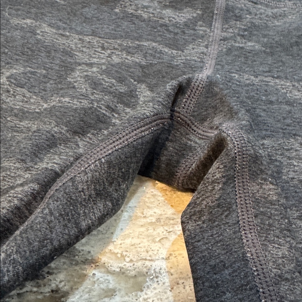 By Vuori Clean Elevation Camo High Rise Leggings Black Gray XS - Picture 7 of 15